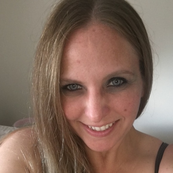 Meet your Posher, Stephanie - Picture 1 of 1